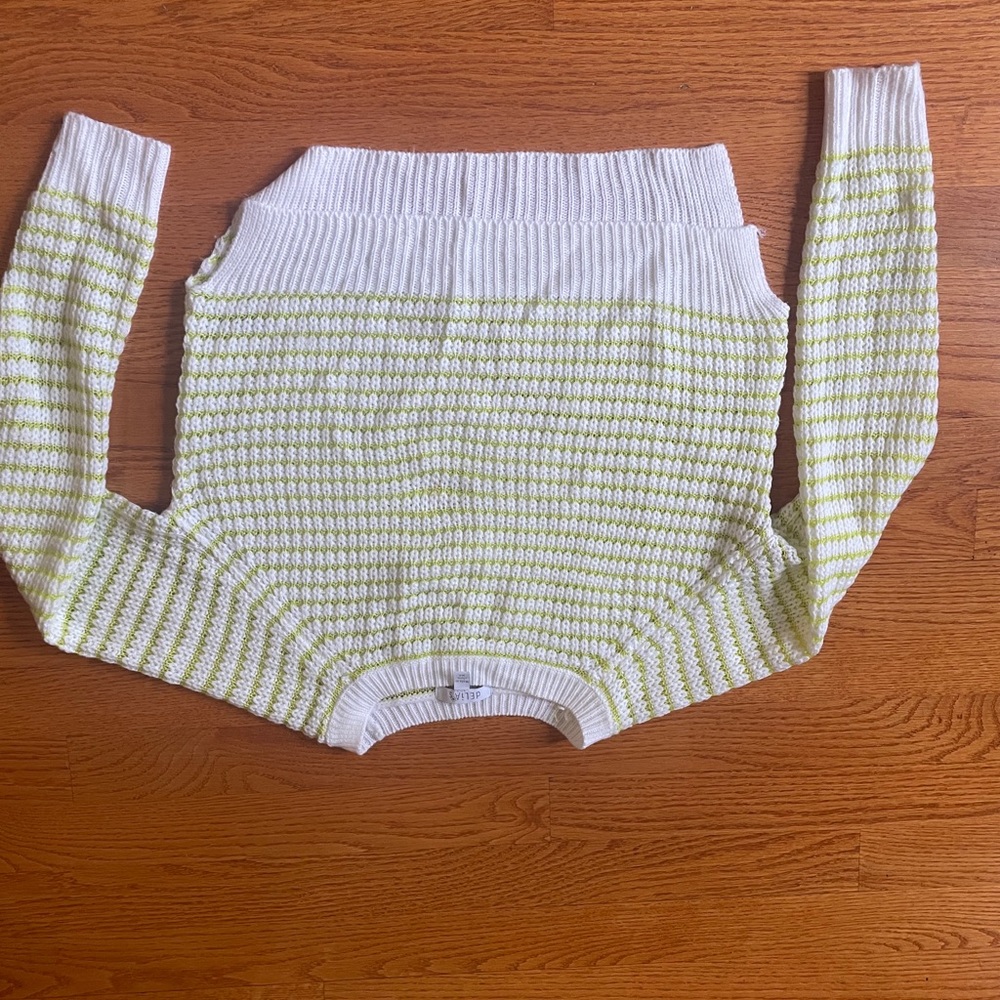 Delia’s extra small green and white sweater knit
